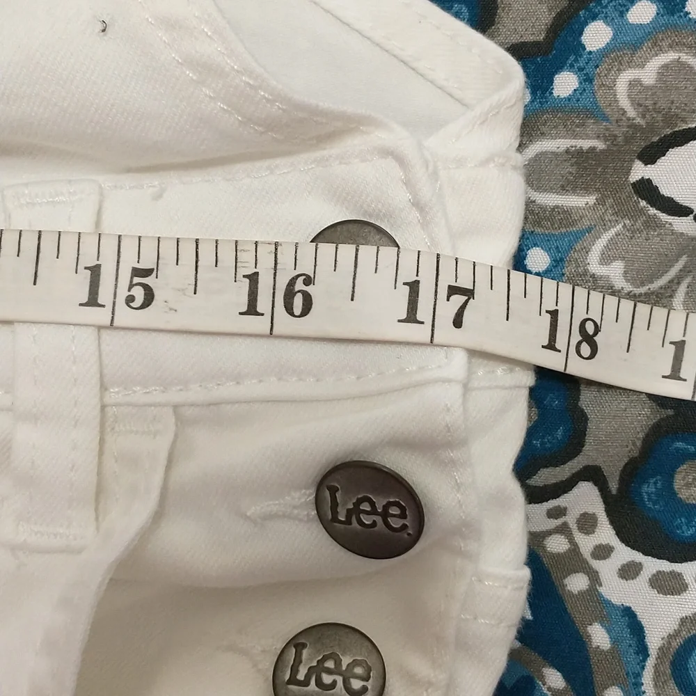 Lee Ladies cover all shorts  size medium and size extra small  white NWT - Picture 9 of 13
